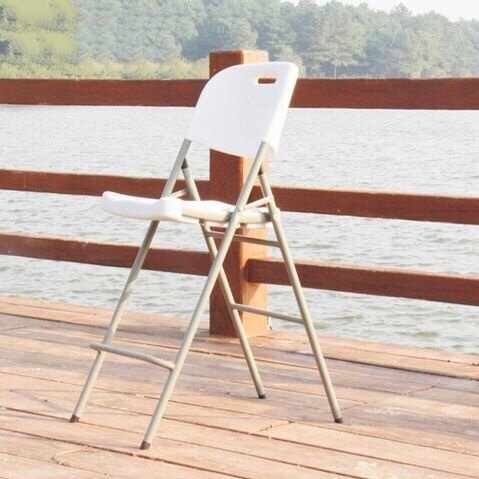 Elevating Hospitality: The Essential Role of Plastic Folding Chairs in the Industry